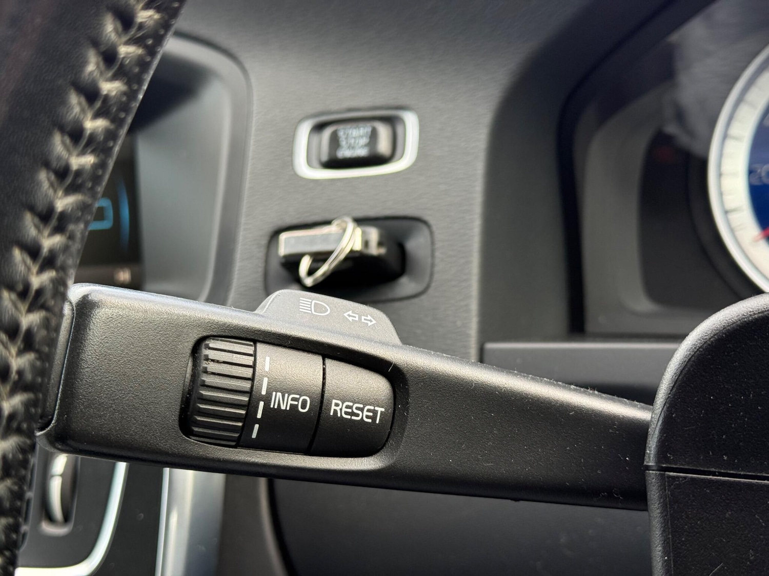 Used Volvo V60 2012 for sale - 77387638: Photo 17