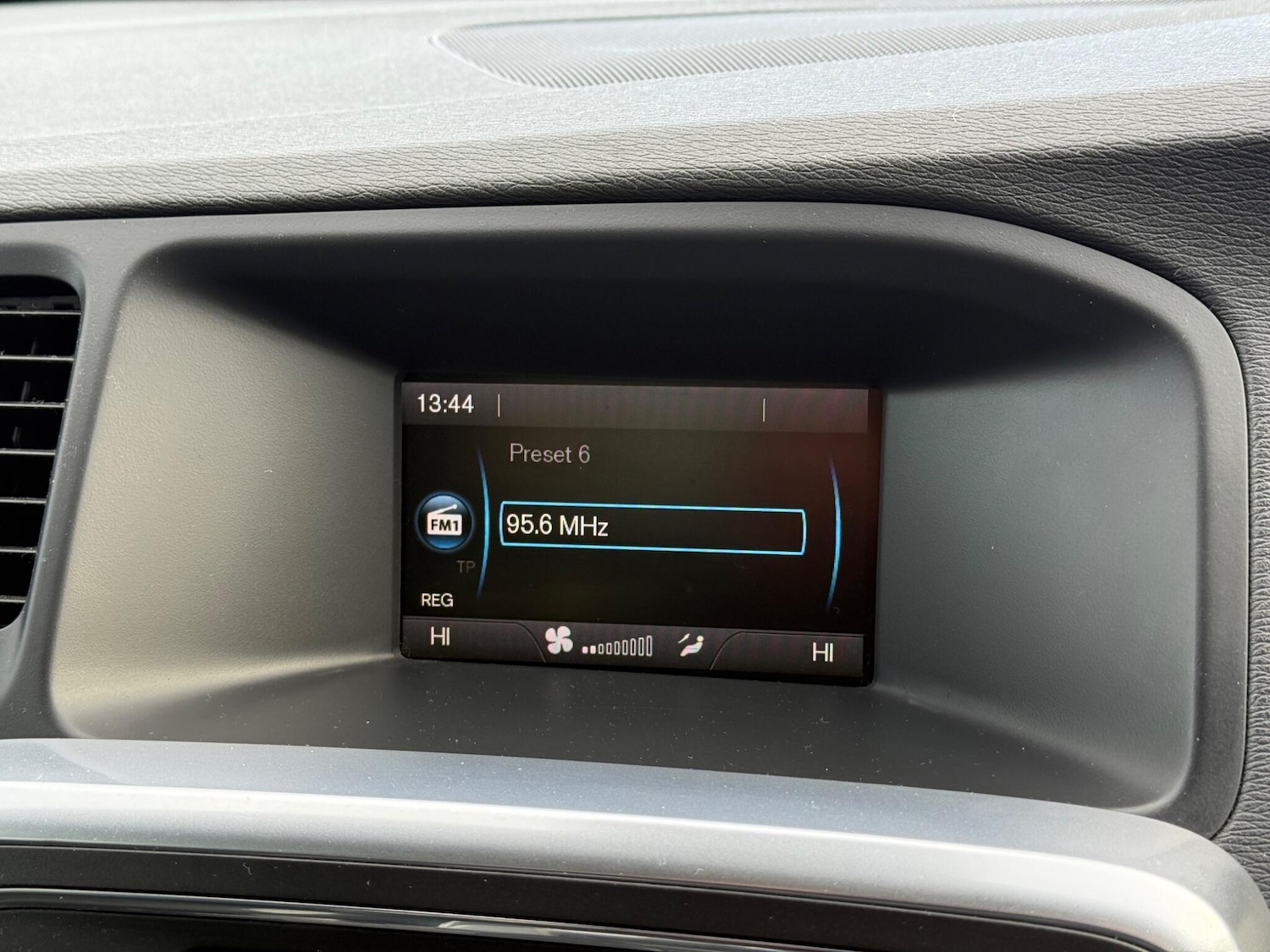 Used Volvo V60 2012 for sale - 77387638: Photo 22