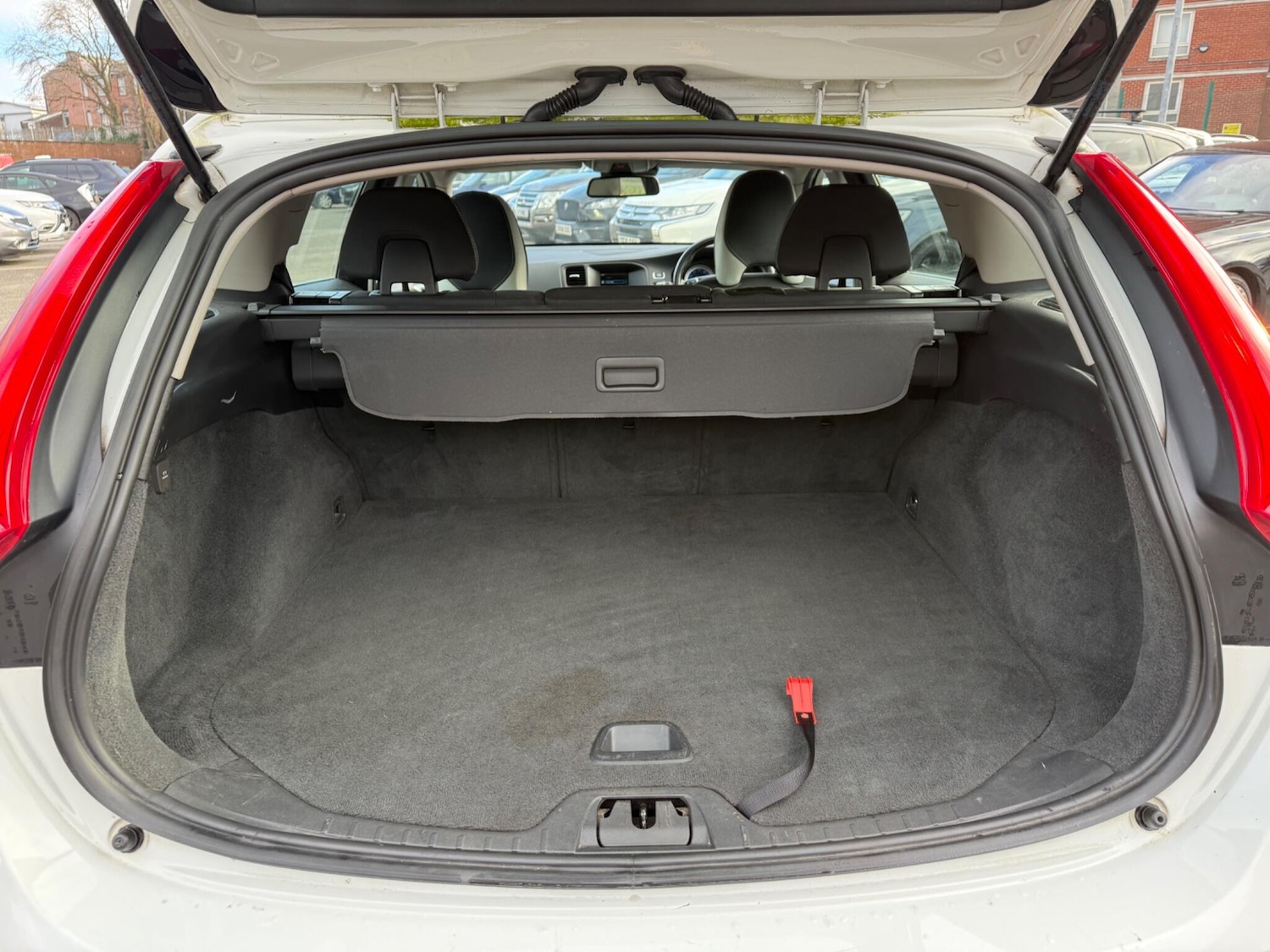 Used Volvo V60 2012 for sale - 77387638: Photo 25