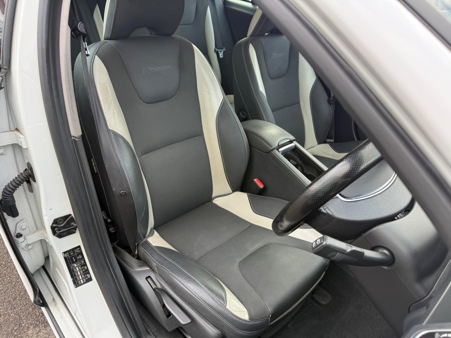 Used Volvo V60 2012 for sale - 77387638: Photo 36