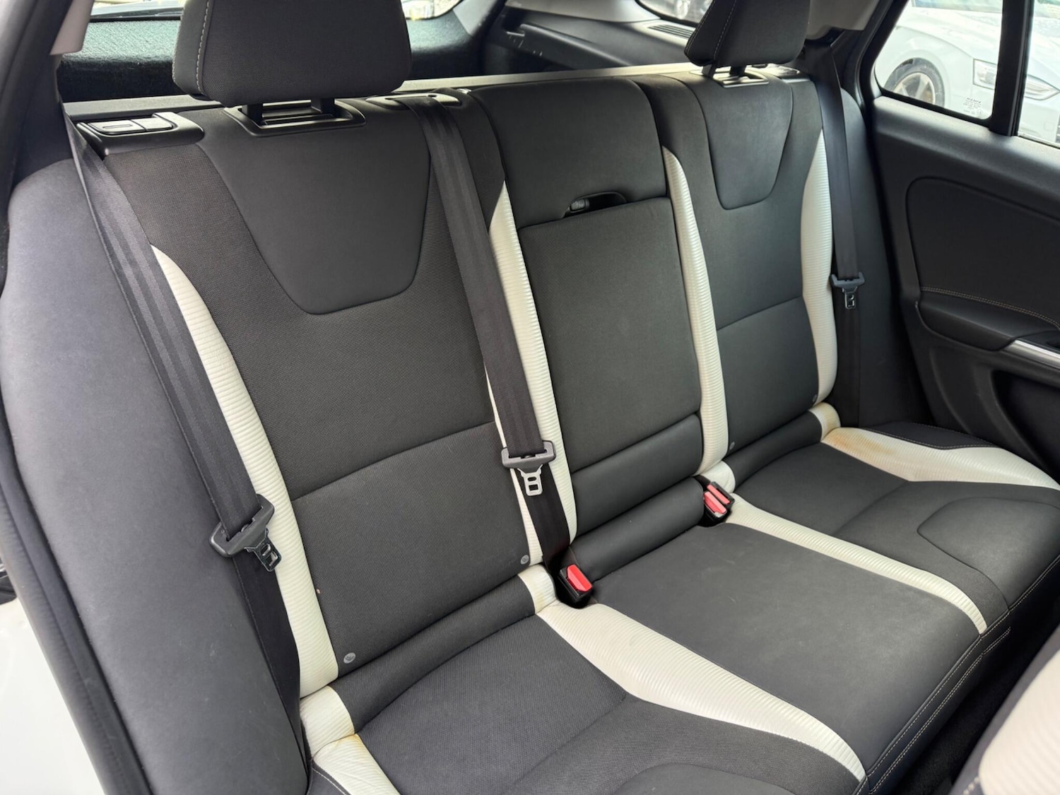 Used Volvo V60 2012 for sale - 77387638: Photo 38