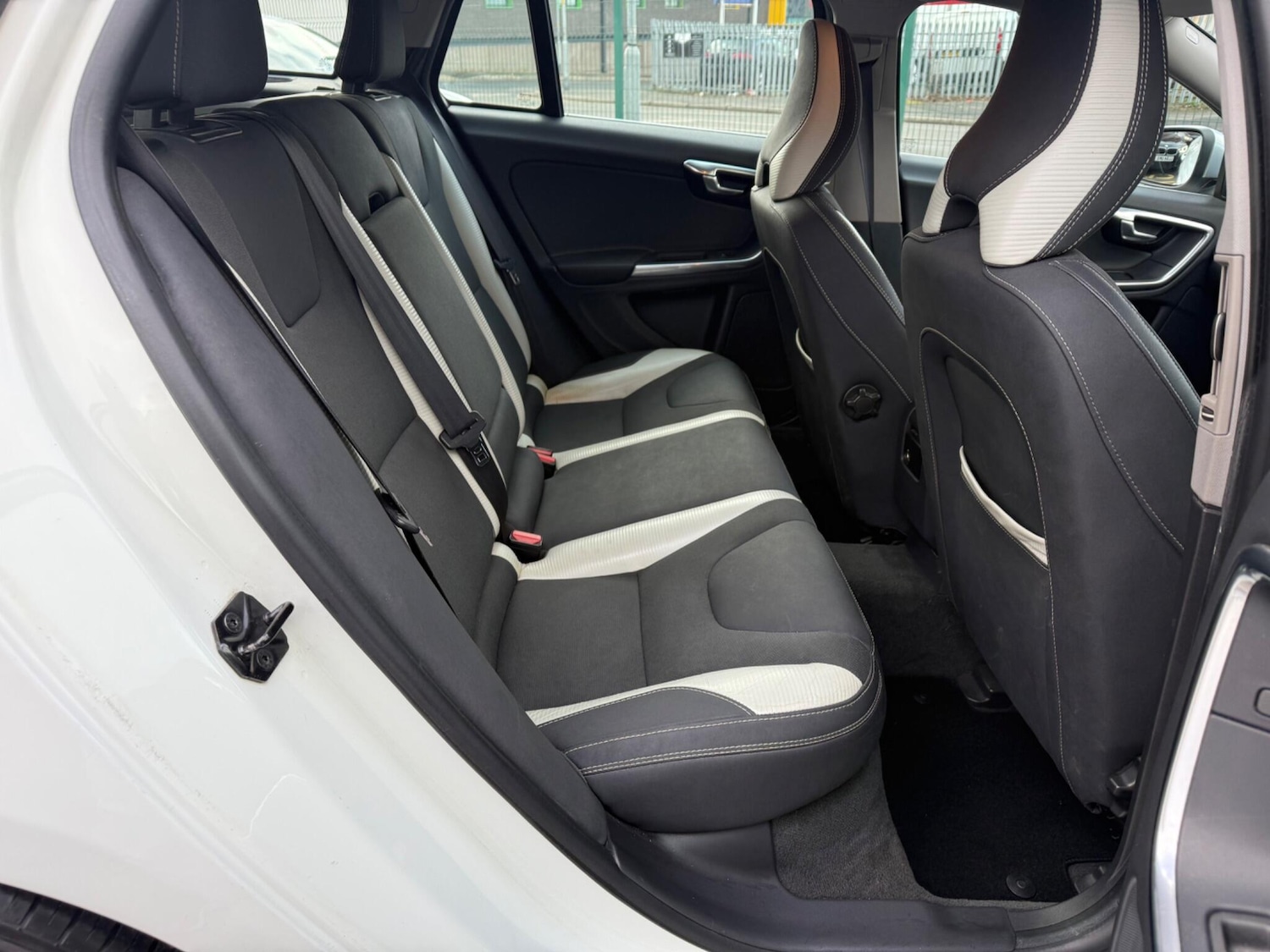 Used Volvo V60 2012 for sale - 77387638: Photo 39