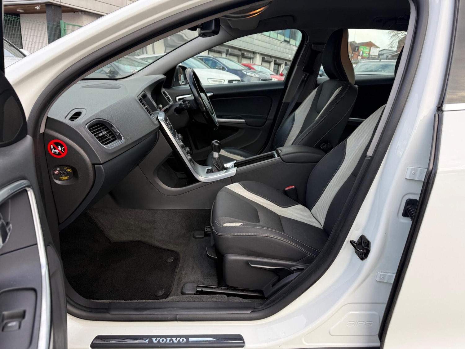 Used Volvo V60 2012 for sale - 77387638: Photo 43