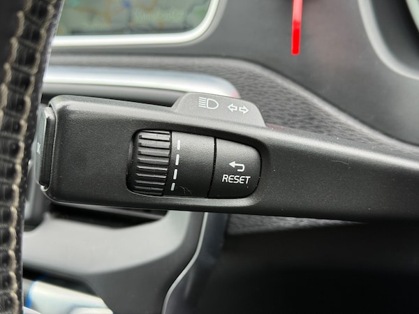 Used Volvo V40 2015 for sale - 75214867: Photo 25