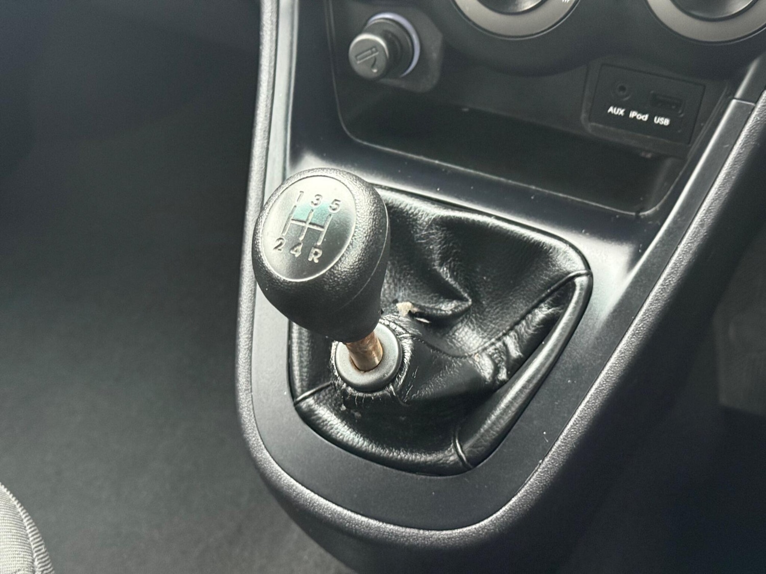 Used Hyundai i10 2012 for sale - 77155585: Photo 25