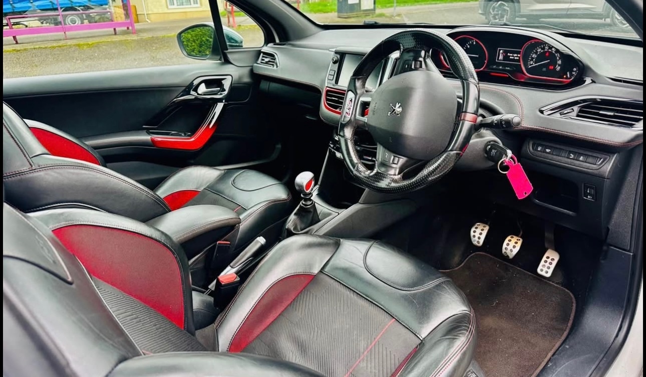 Used Peugeot 208 2015 for sale - 76476732: Photo 10