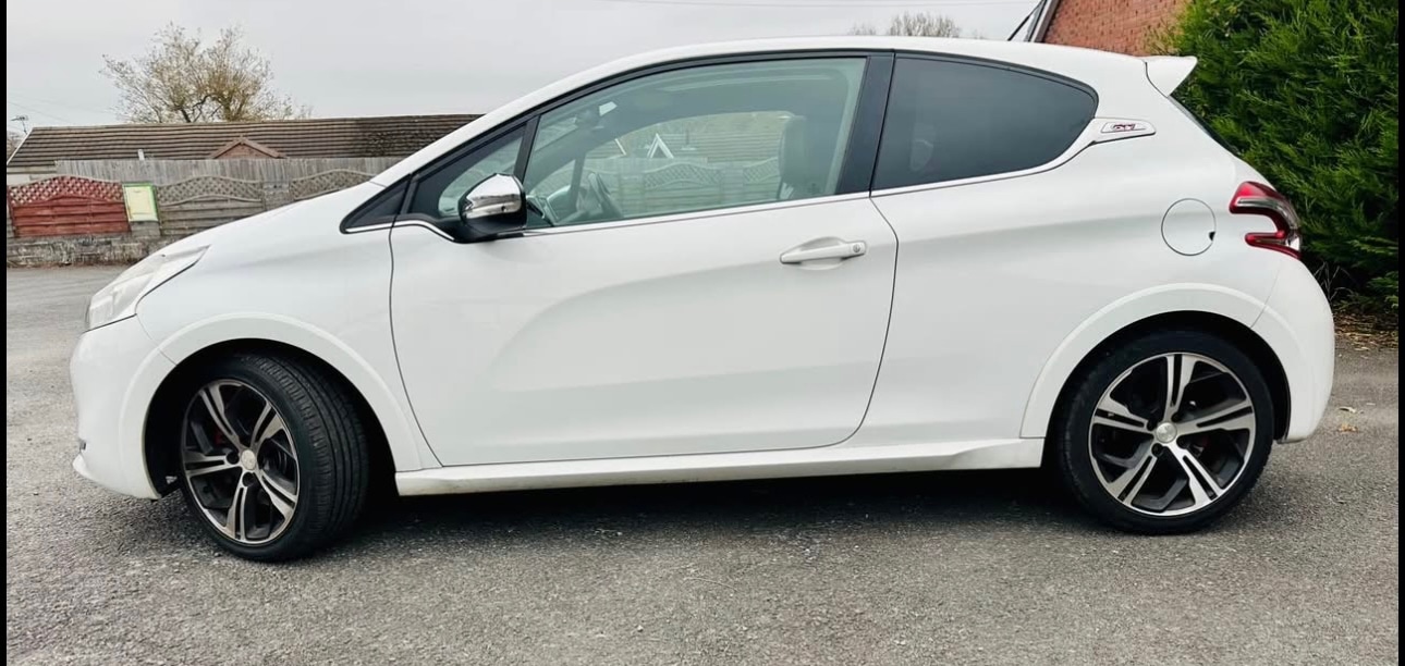 Used Peugeot 208 2015 for sale - 76476732: Photo 3