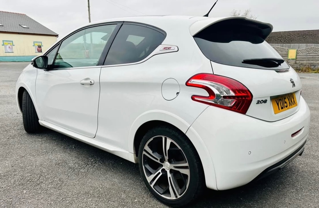 Used Peugeot 208 2015 for sale - 76476732: Photo 4
