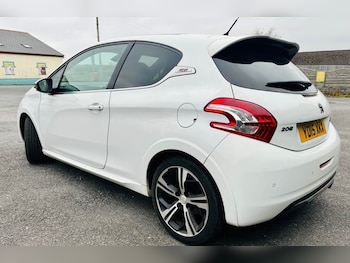 Used Peugeot 208 2015 for sale - 76476732: Photo