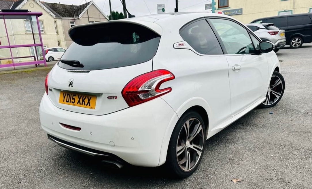 Used Peugeot 208 2015 for sale - 76476732: Photo 5