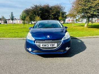 Used Peugeot 208 2013 for sale - 76100884: Photo