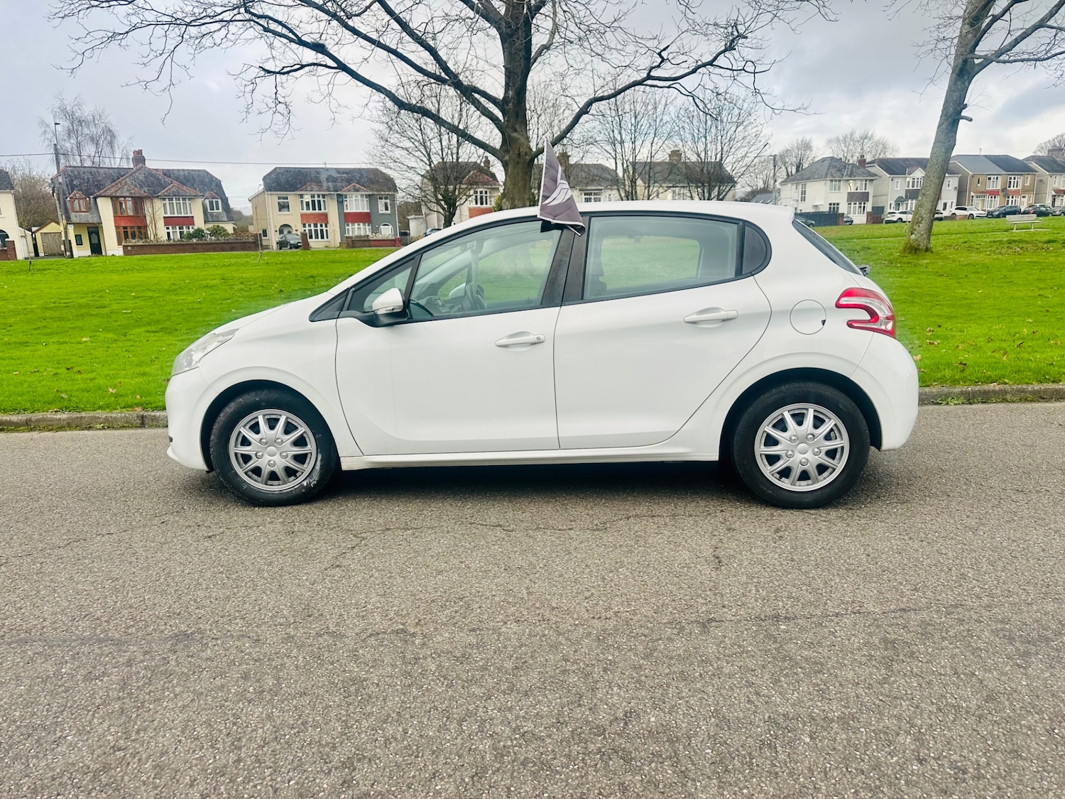 Used Peugeot 208 2013 for sale - 76611803: Photo 3