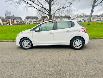 Used Peugeot 208 2013 for sale - 76611803: Photo