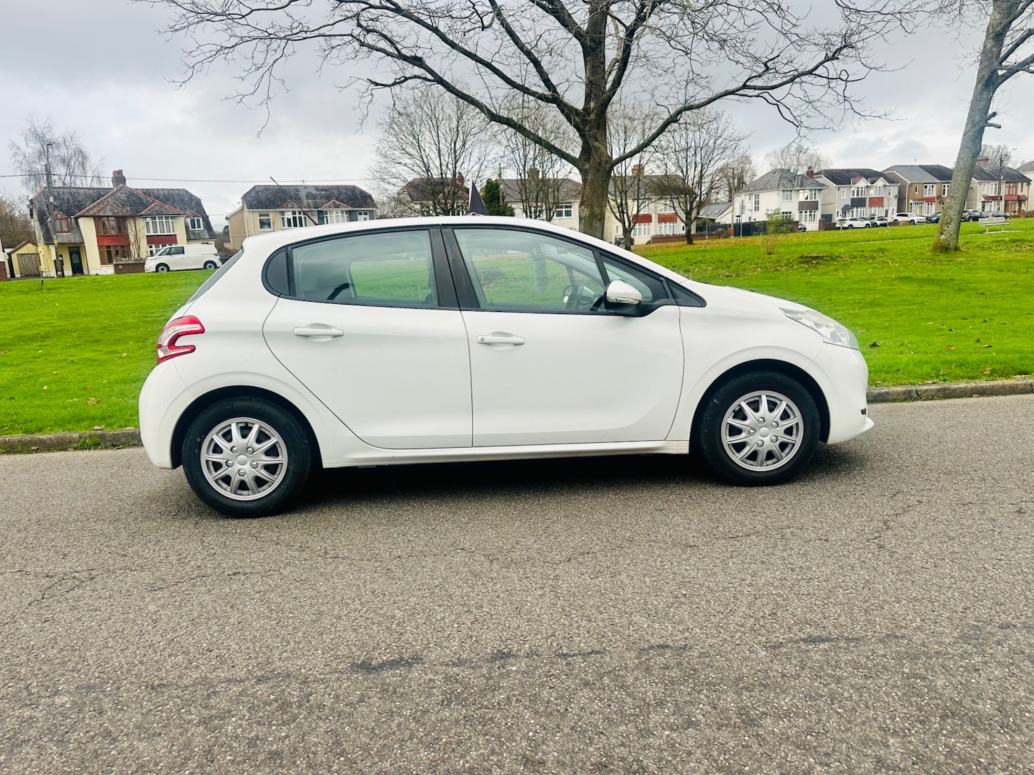 Used Peugeot 208 2013 for sale - 76611803: Photo 4
