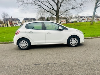 Used Peugeot 208 2013 for sale - 76611803: Photo
