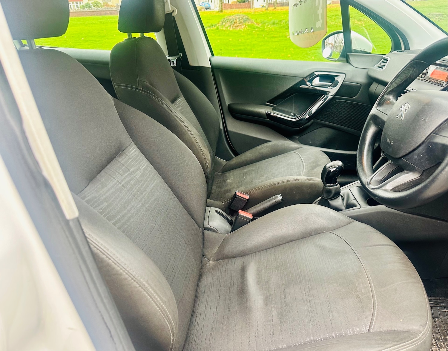 Used Peugeot 208 2013 for sale - 76611803: Photo 7