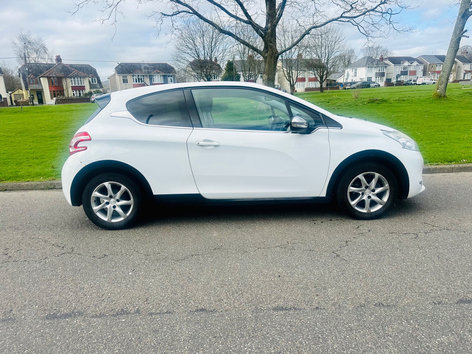 Used Peugeot 208 2013 for sale - 77917226: Photo 3