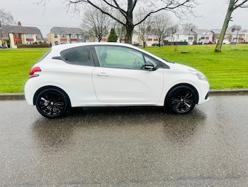 Used Peugeot 208 2017 for sale - 77677252: Photo