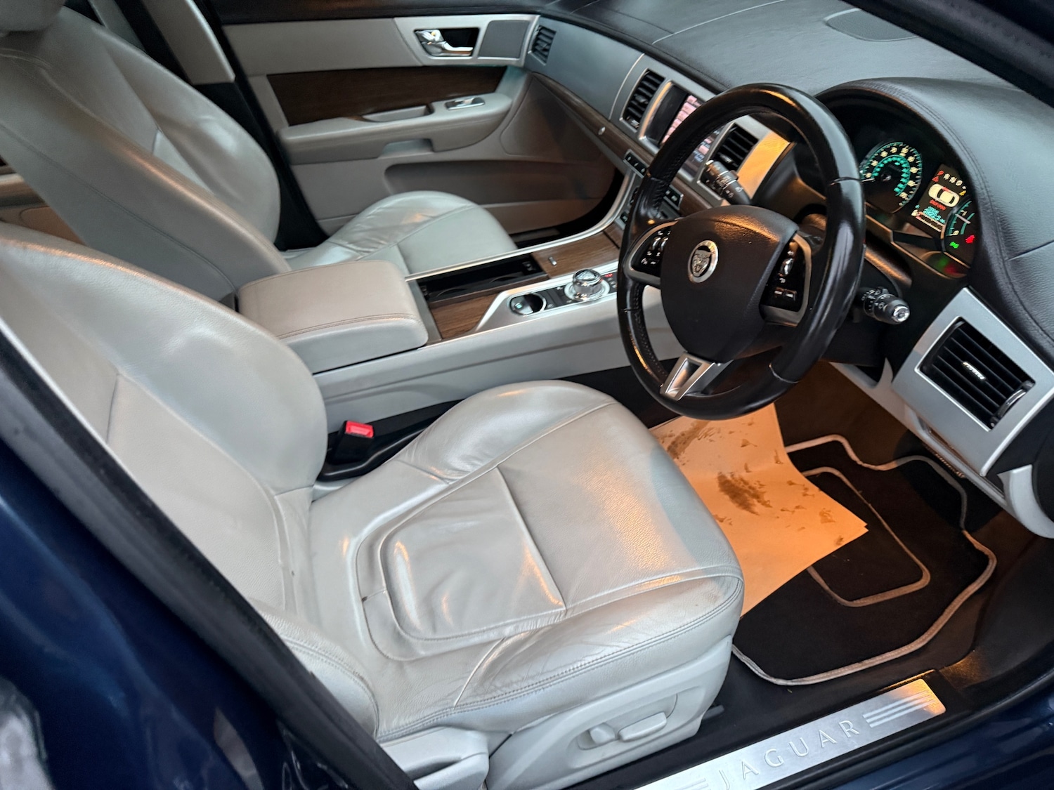 Used Jaguar XF 2012 for sale - 76738615: Photo 13