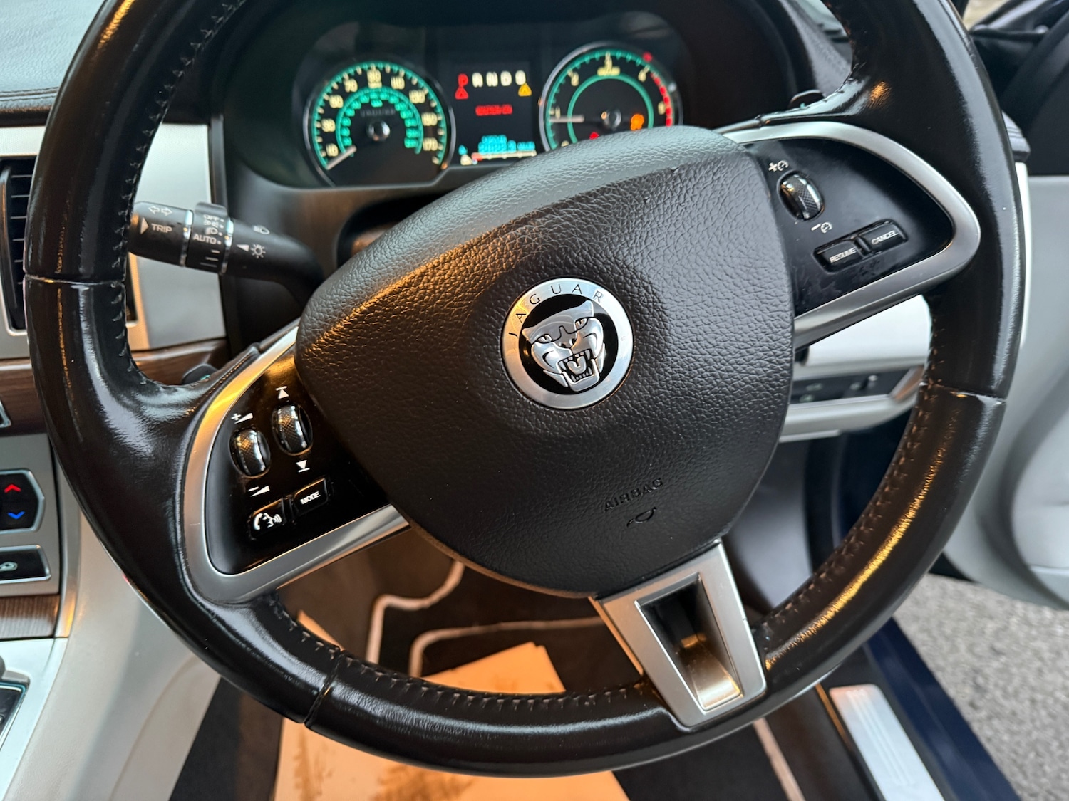 Used Jaguar XF 2012 for sale - 76738615: Photo 14