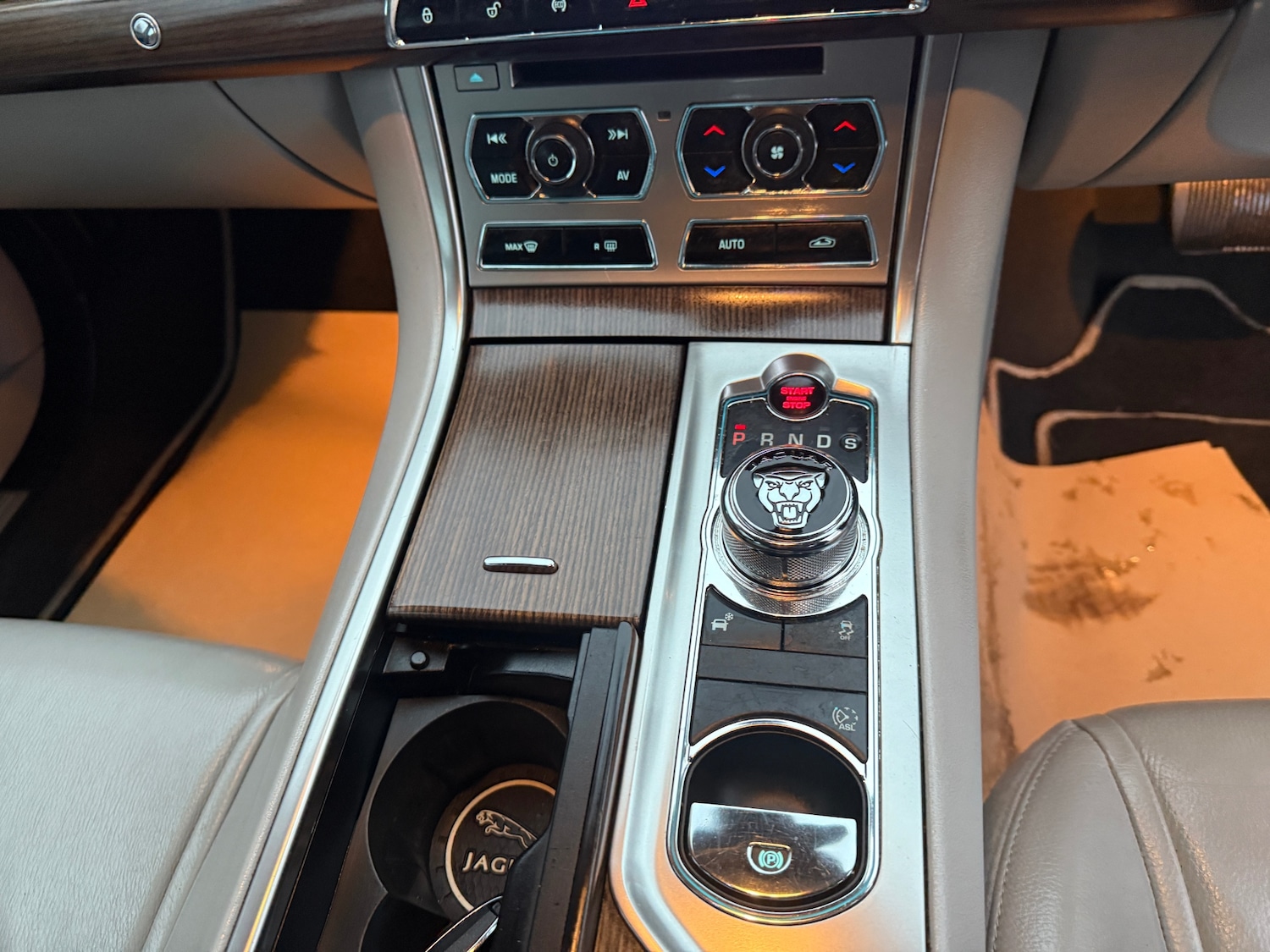 Used Jaguar XF 2012 for sale - 76738615: Photo 15