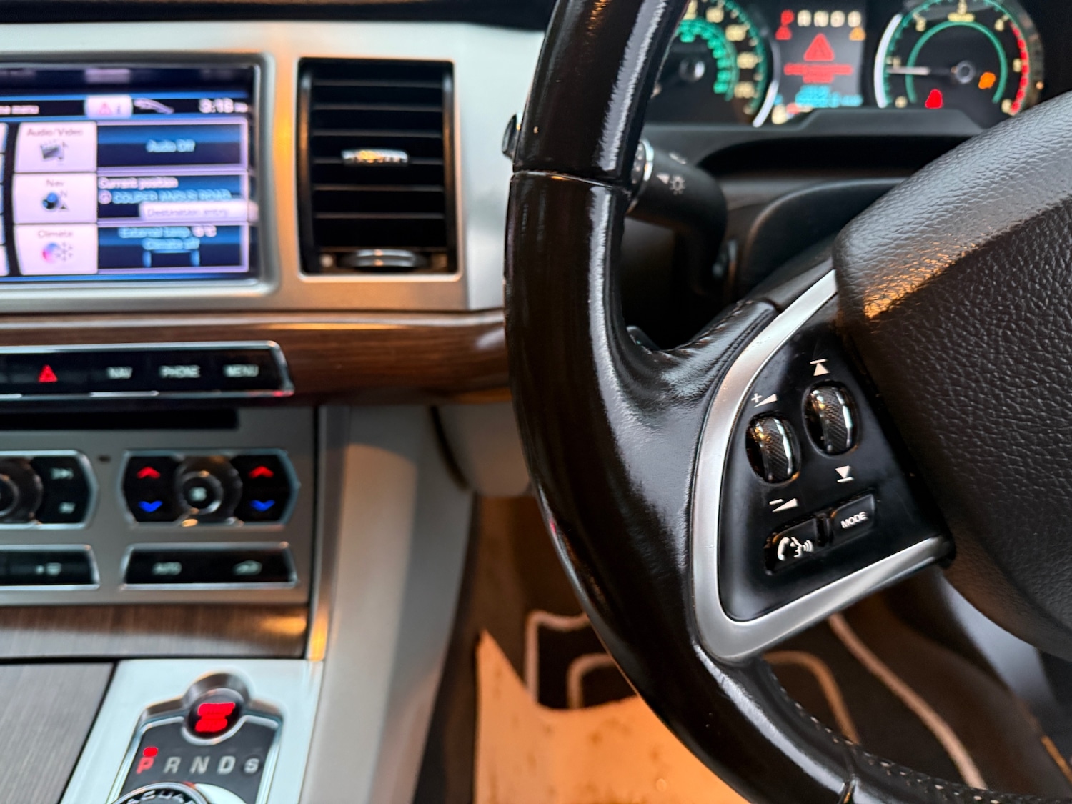 Used Jaguar XF 2012 for sale - 76738615: Photo 19