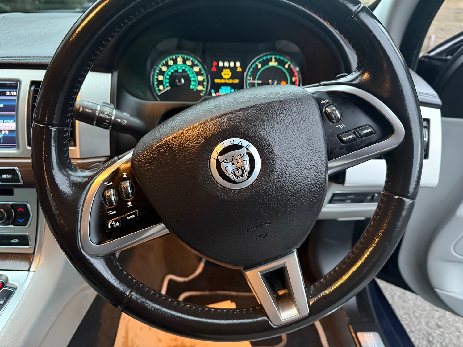 Used Jaguar XF 2012 for sale - 76738615: Photo 22