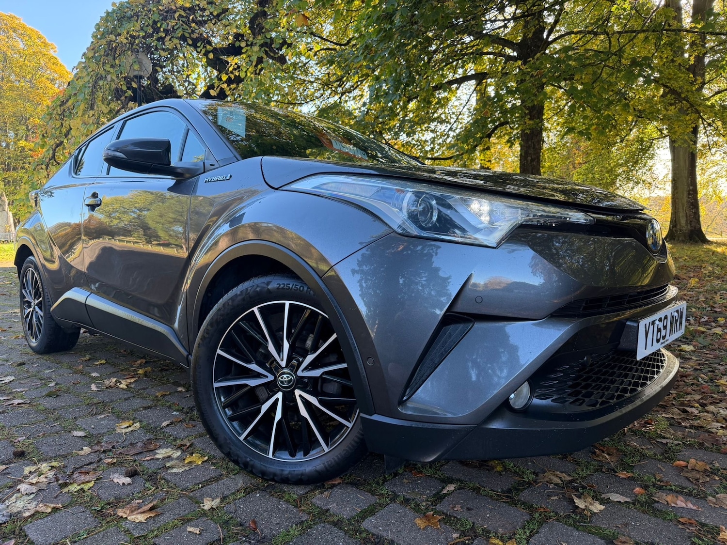 Used Toyota C-HR 2019 for sale - 76329433: Photo 1