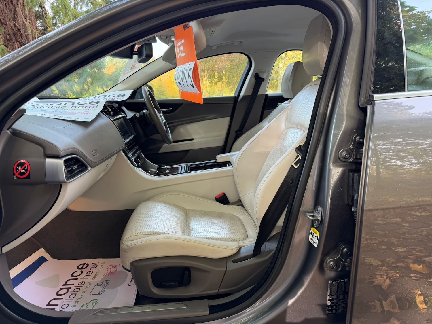 Used Jaguar XE 2017 for sale - 76329106: Photo 6