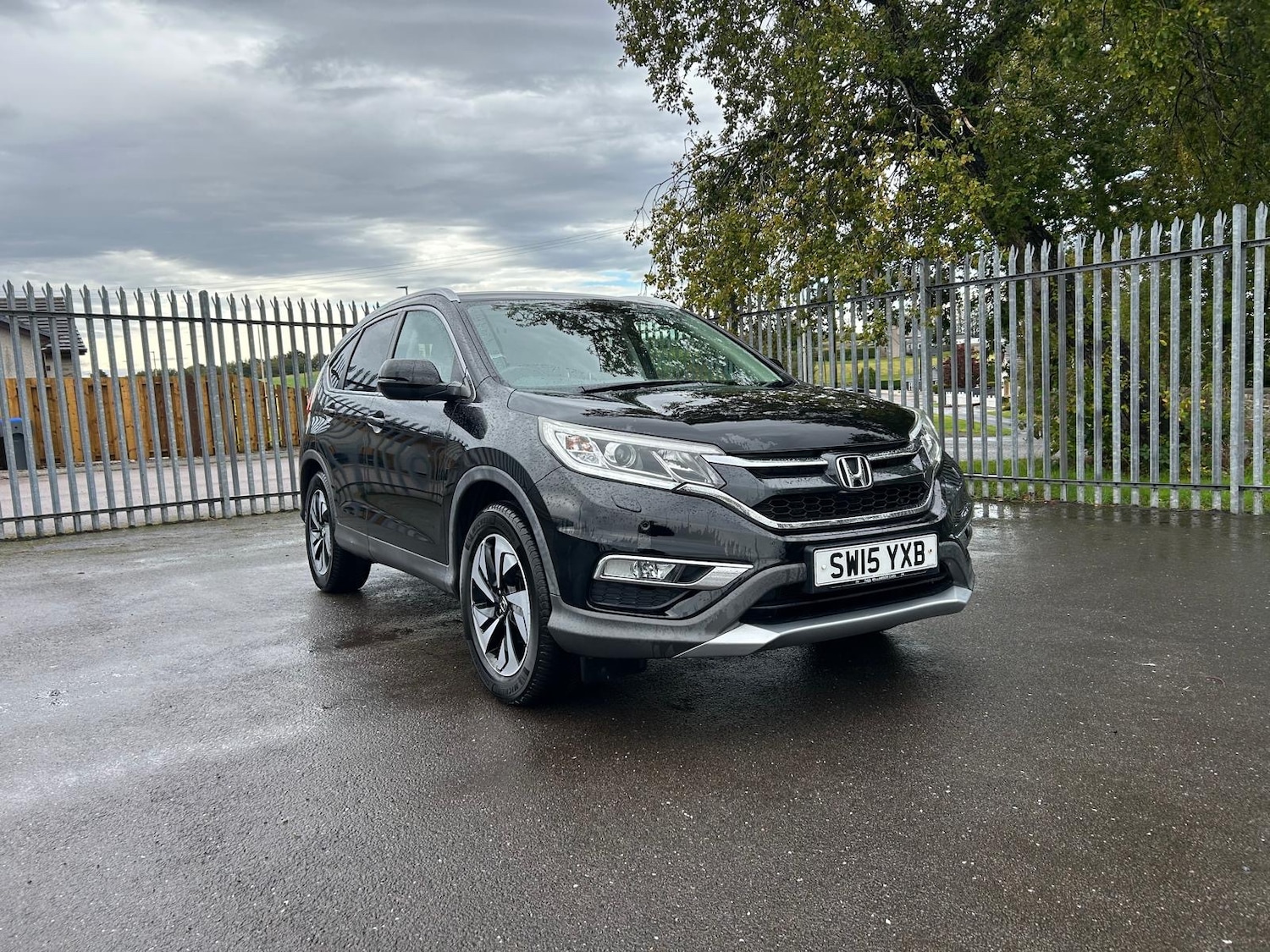 Used Honda CR-V 2015 for sale - 76140800: Photo 2