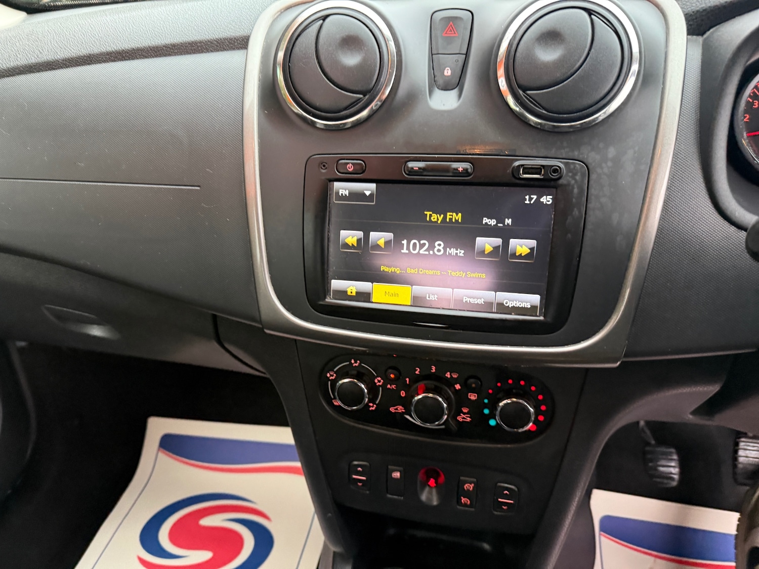 Used Dacia Sandero Stepway 2015 for sale - 76082945: Photo 14