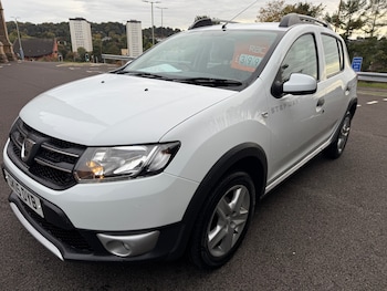 Used Dacia Sandero Stepway 2015 for sale - 76082945: Photo 2