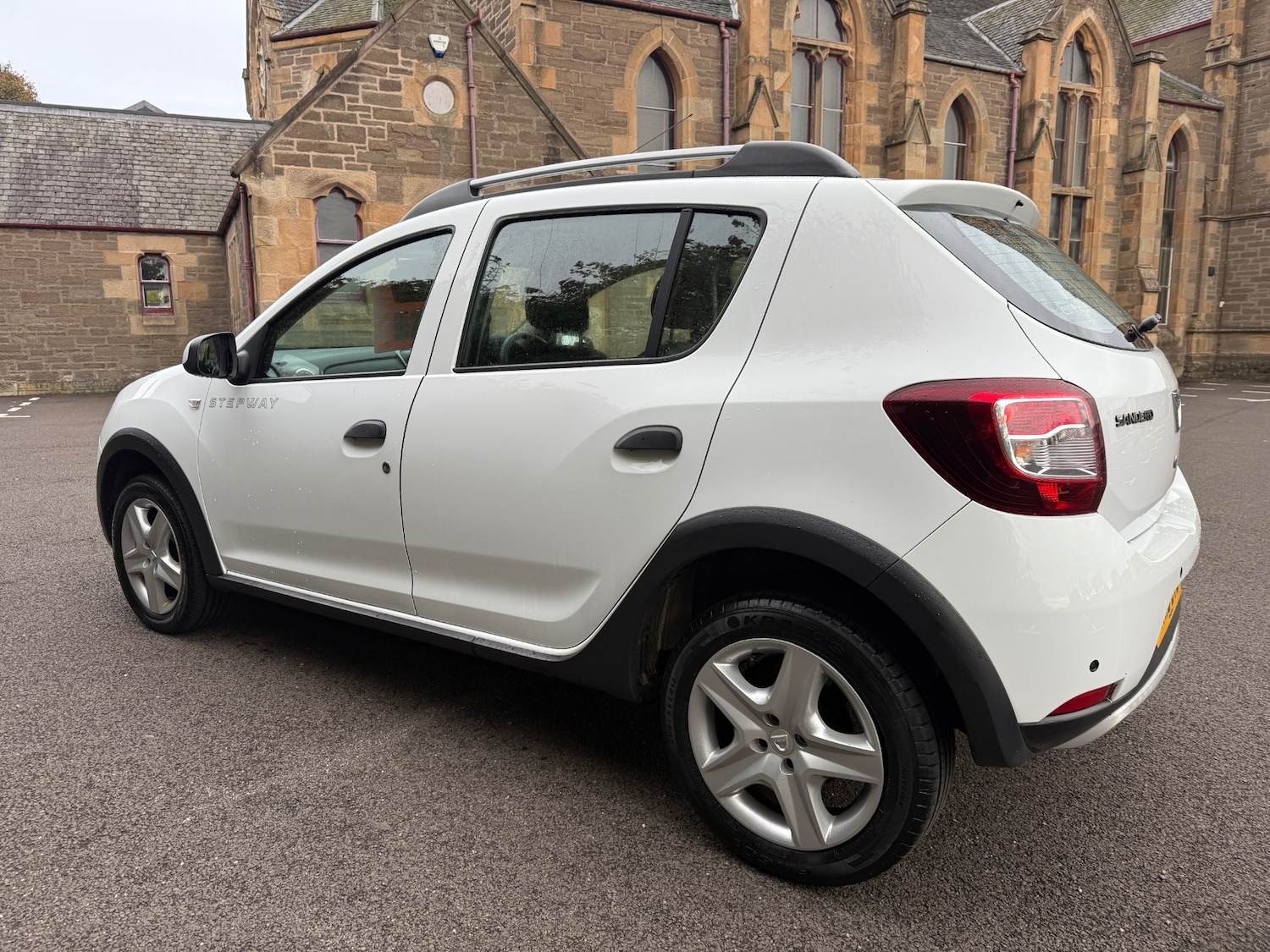 Used Dacia Sandero Stepway 2015 for sale - 76082945: Photo 3