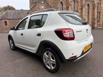 Used Dacia Sandero Stepway 2015 for sale - 76082945: Photo 4