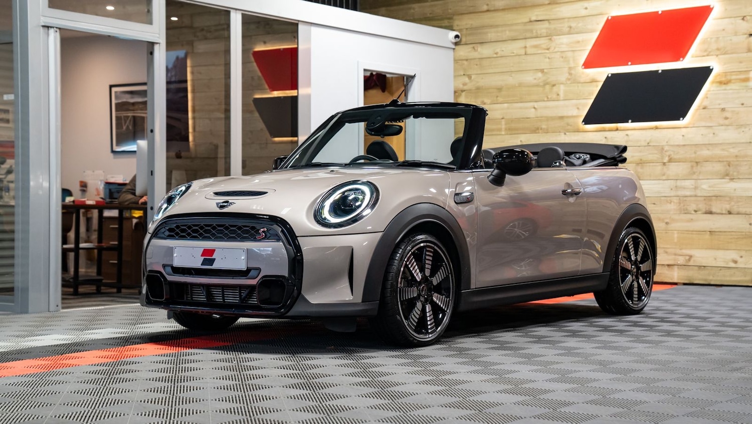 Used MINI Convertible 2023 for sale - 76978161: Photo 1