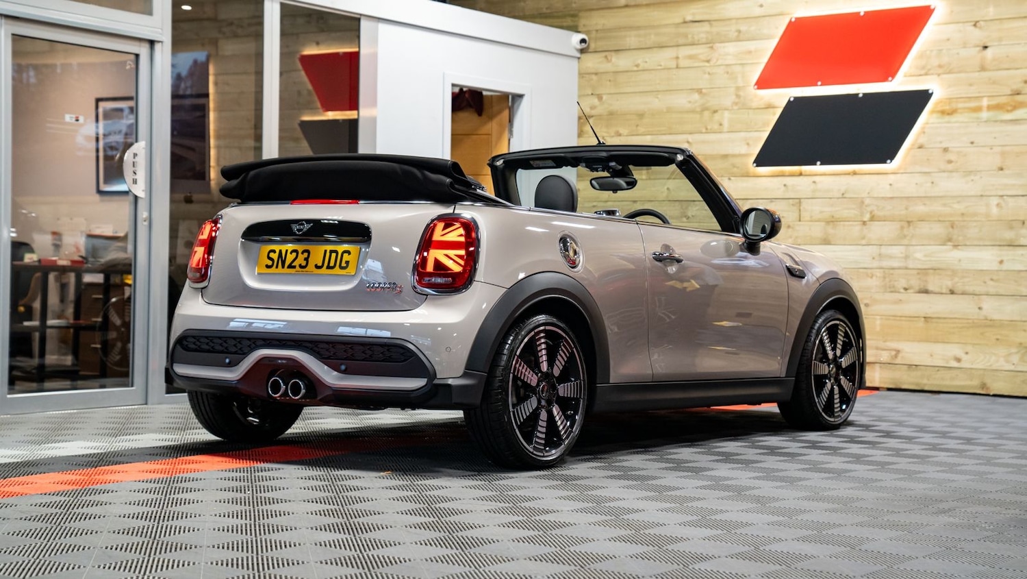 Used MINI Convertible 2023 for sale - 76978161: Photo 4