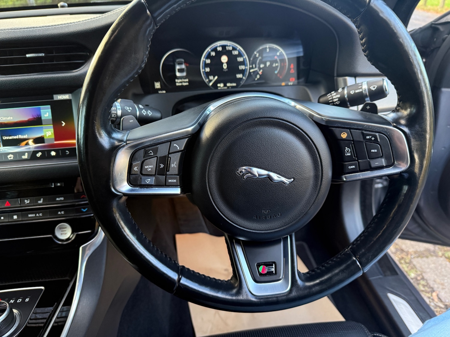 Used Jaguar XF 2016 for sale - 76636877: Photo 34