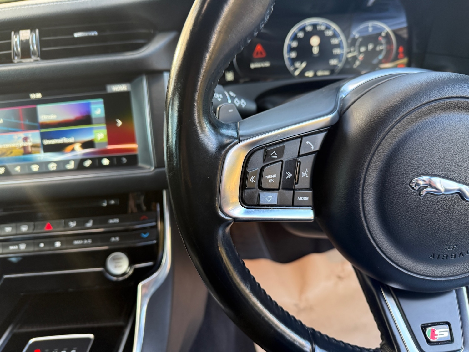 Used Jaguar XF 2016 for sale - 76636877: Photo 38