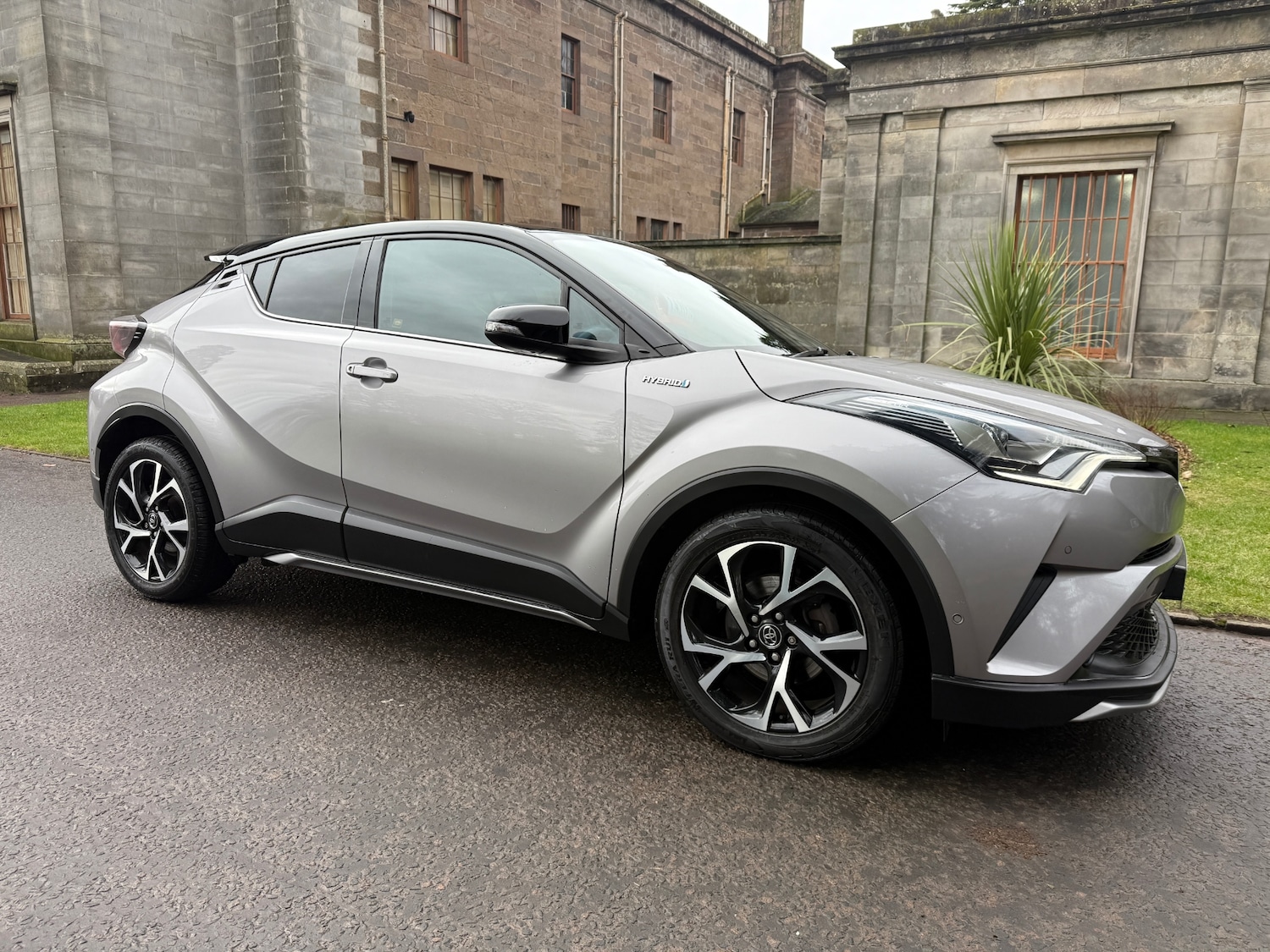 Used Toyota C-HR 2017 for sale - 77660489: Photo 2