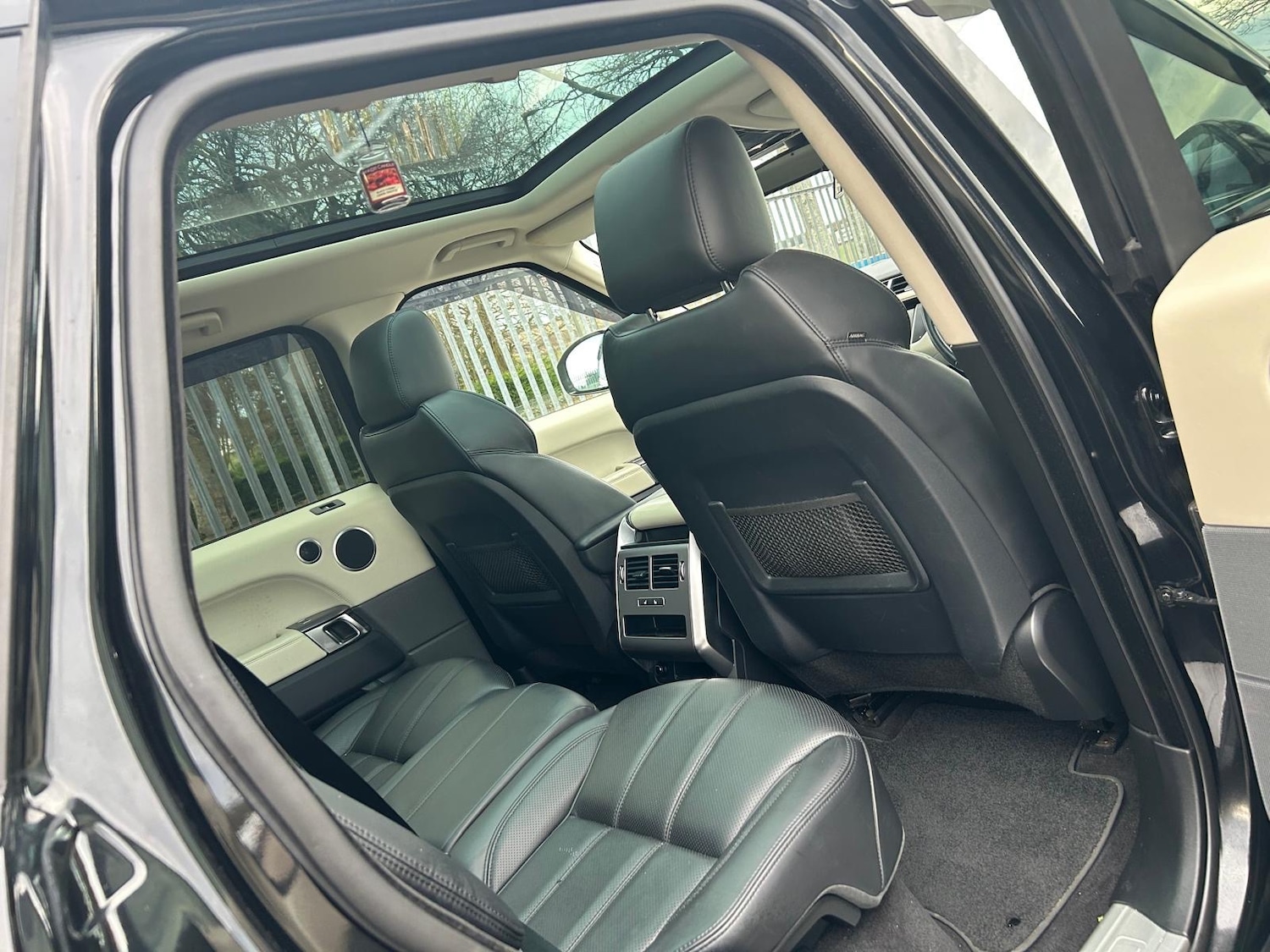 Used Land Rover Range Rover Sport 2015 for sale - 77660487: Photo 10