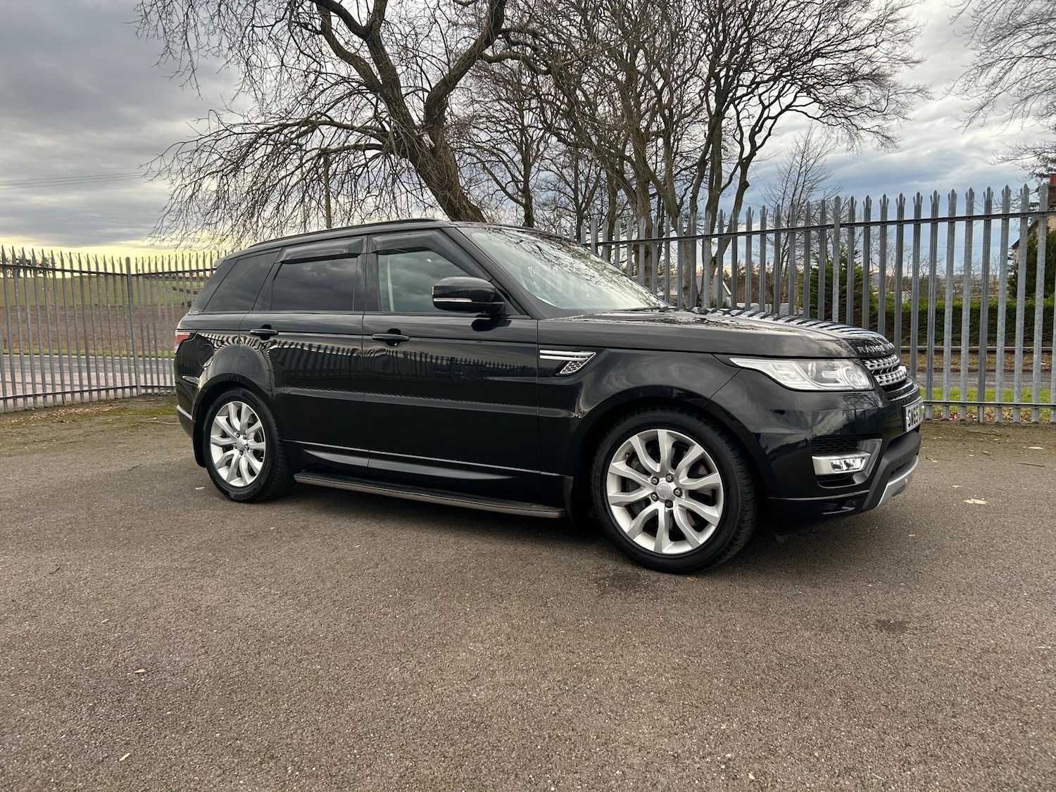 Used Land Rover Range Rover Sport 2015 for sale - 77660487: Photo 2