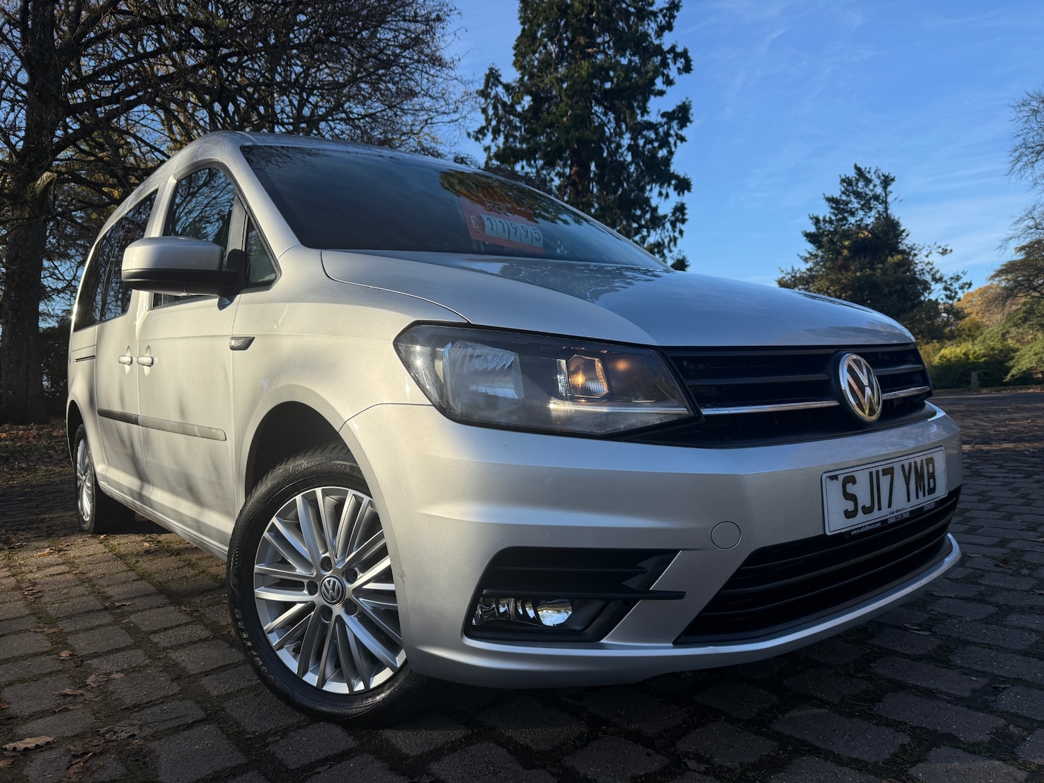Used Volkswagen Caddy Maxi Life 2017 for sale - 76596899: Photo 1