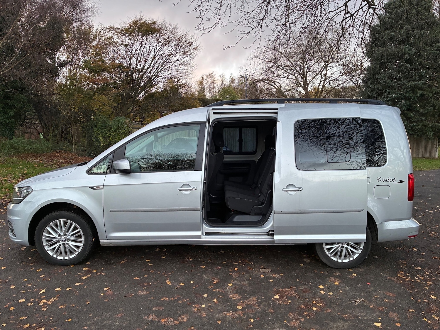 Used Volkswagen Caddy Maxi Life 2017 for sale - 76596899: Photo 10