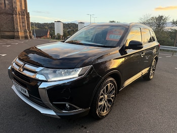 Used Mitsubishi Outlander 2017 for sale - 76204938: Photo 2