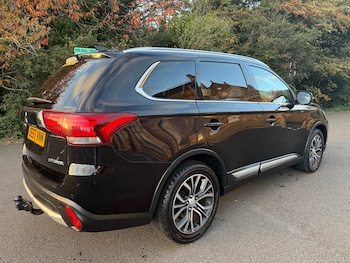 Used Mitsubishi Outlander 2017 for sale - 76204938: Photo 3