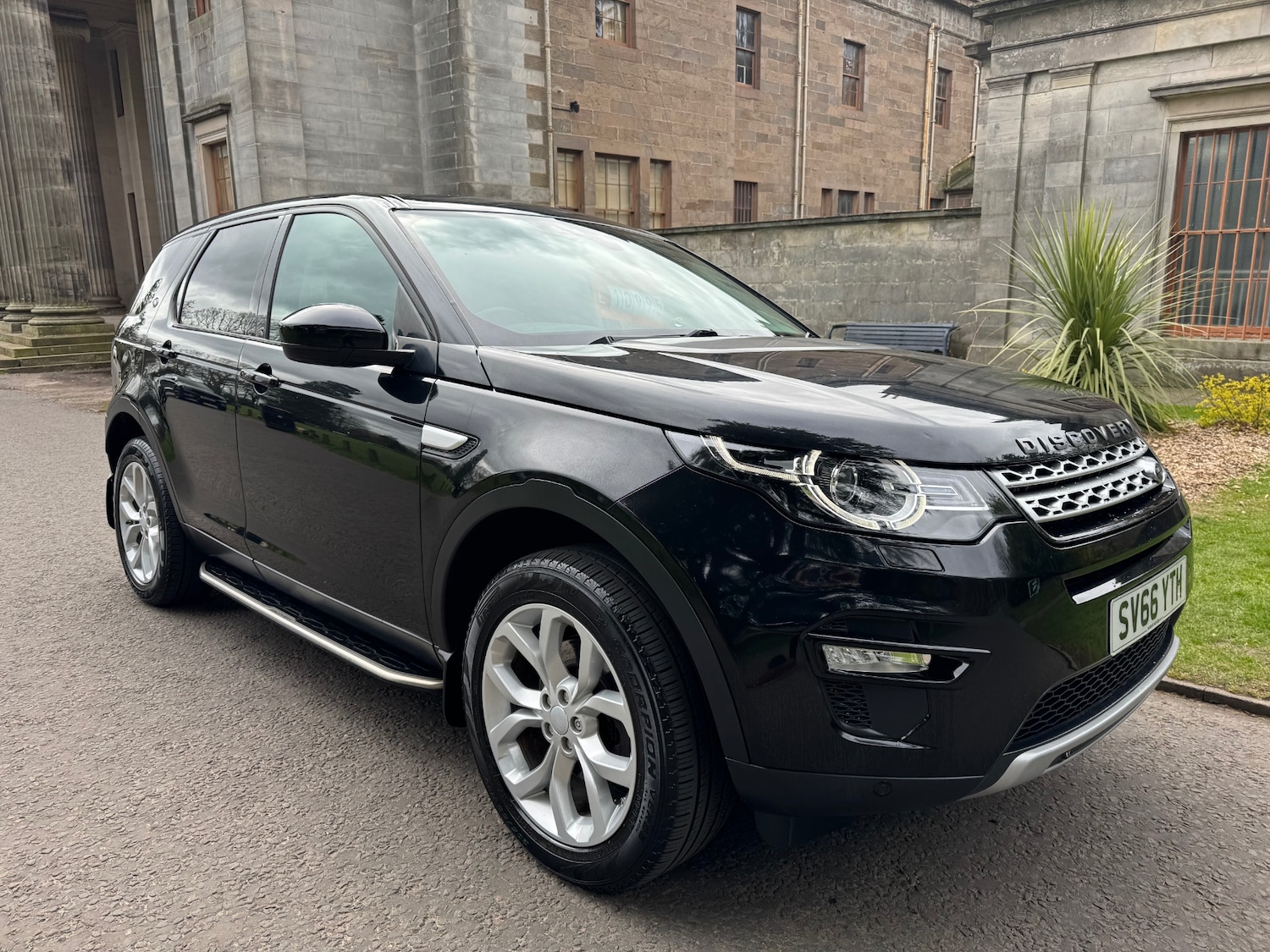 Used Land Rover Discovery Sport 2016 for sale - 78145954: Photo 3