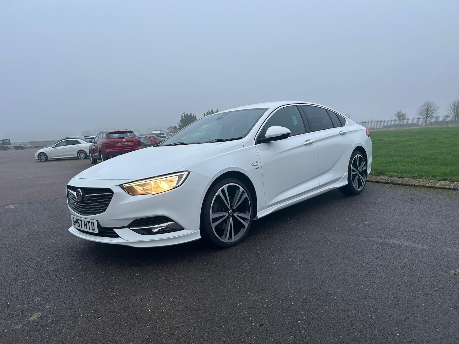 Used Vauxhall Insignia 2017 for sale - 76501631: Photo 1