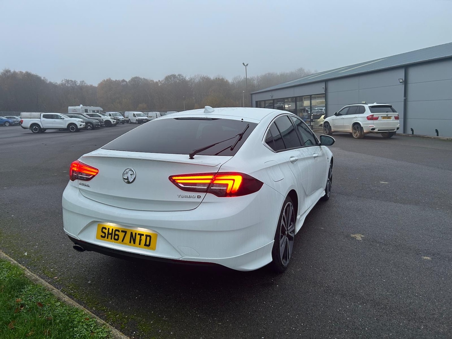 Used Vauxhall Insignia 2017 for sale - 76501631: Photo 3