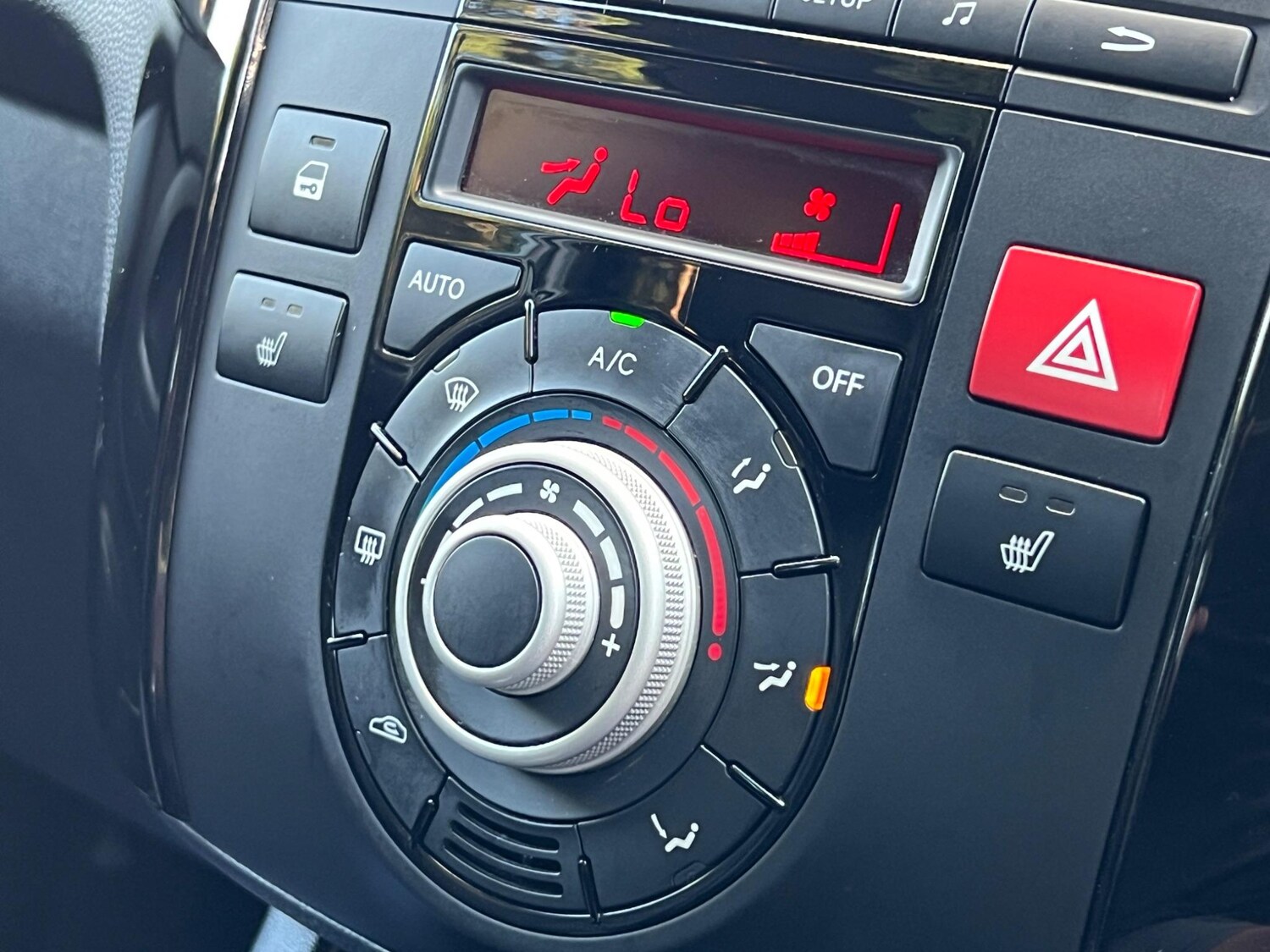 Used Kia Venga 2012 for sale - 76953920: Photo 25