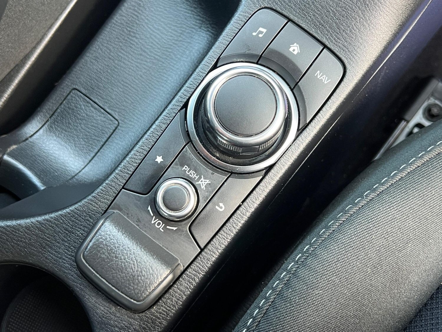 Used Mazda Mazda2 2015 for sale - 78204817: Photo 29